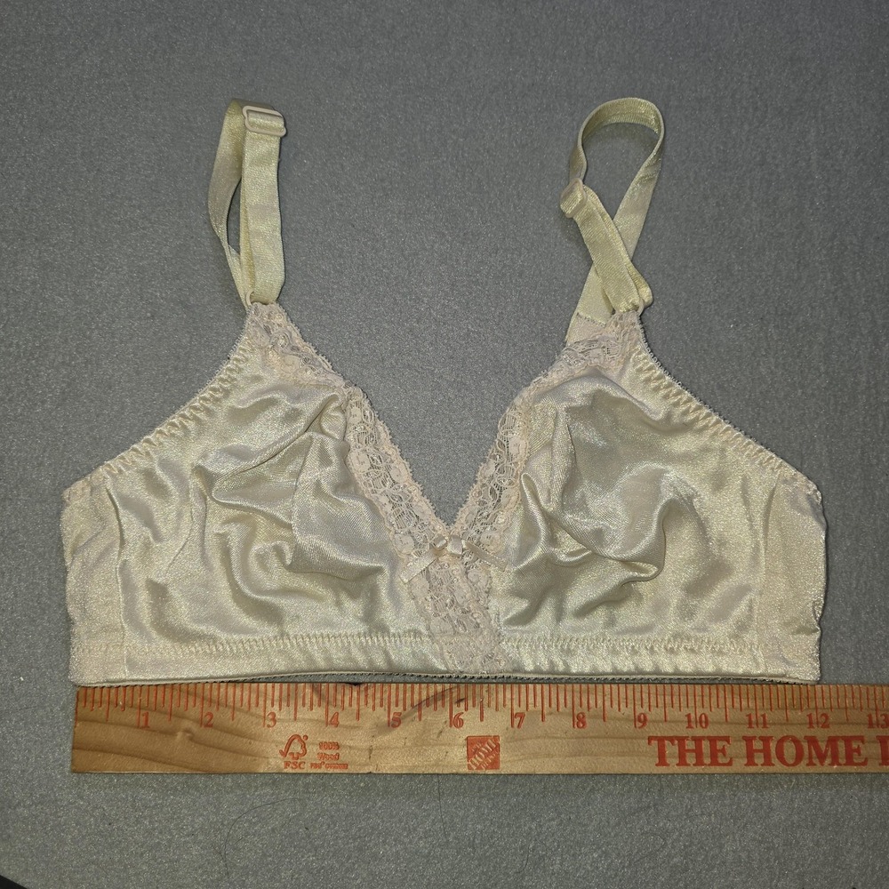 Hanes Her Way Bra‎ 36C Beige Ivory Lace Trim Wirefree Soft Cup Satin G280